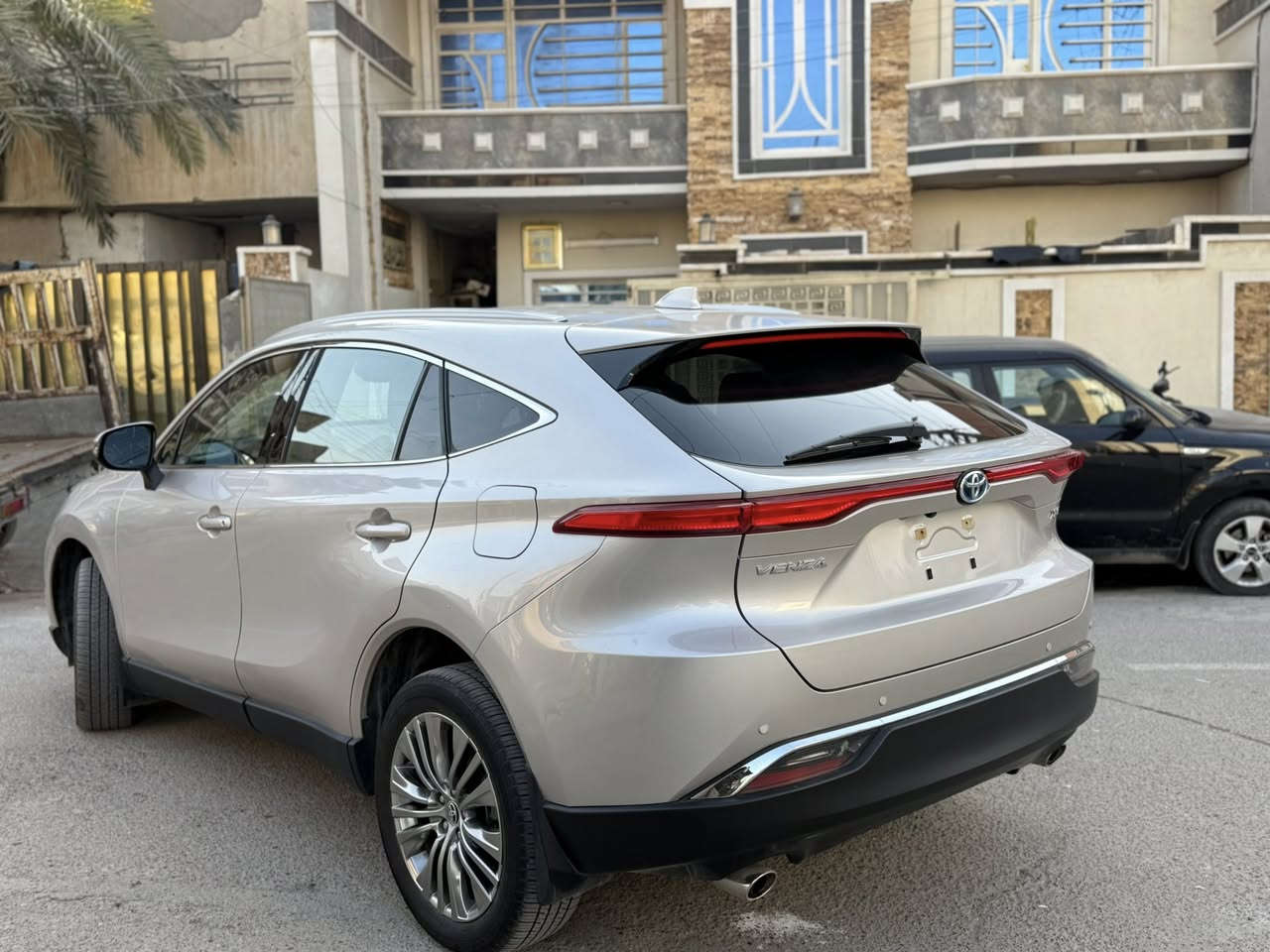 السلام عليكم تويوتا فينزا 2024 
XLE فول عده الفتحه 
السياره دبل جام عزل عن الشارع تام 
السياره جلد تدفئه تبريد مقاعد 
شاشه وسماعه JBL
حساسه ورادار 360 درجة 
مرايات جانبيه شفط 
السياره مرقم وجهازه باسمي 
مكفوله من الصبغ والبارد بسها بس الشخط الي مبين بالصوره 
السعر 24.500$ 
للاستفسار: ***********
