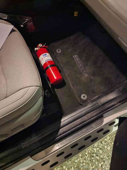 🚘 كيا سورينتو 6 سلندر – موديل 2024 (خليجي)
🔧 المحرك:
• 6 سلندر – 3500 سي سي

🛣 ماشية:
• 35,000 كم

🔑 التشغيل:
• بصمة تشغيل
• تشغيل عن بُعد

🪑 المقاعد:
• مقعد السائق والراكب كهربائي ⚡
• مقاعد جلد
• تدفئة وتبريد للمقاعد الأمامية ❄🔥
• ستائر جانبية للمقاعد الخلفية

🛡 أنظمة الأمان:
• نظام كاميرات محيطية 360° 📸 (4 كاميرات)
• رادار خلفي لتجنب الاصطدام عند الرجوع 🔙
• حساسات أمامية وخلفية
• مانع انزلاق
• مانع انحدار
• حساس تايرات

🚦 أنظمة القيادة:
• 4 أنظمة قيادة
• أوتو هولد
• هاند بريك بصمة

💡 الإضاءة والمظهر:
• أضواء ترحيب عند الاقتراب مع ترحيب داخلي ✨
• إضاءة LED أمامي وخلفي
• إنارة محيطية داخلية
• إشارات بالمرايا
• عتبات جانبية (دوسات)

📱 التقنيات:
• شاشة عدادات رقمية
• شاشة لمس متغيرة للتحكم بالميديا أو التبريد
• شحن لاسلكي للهواتف 🔋
• مرآة داخلية ذاتية التعتيم
• فول تحكم استيرن
• منافذ Type-C في الكشنات

❄ التكييف:
• تبريد 3 مناطق

📦 الصندوق:
• صندوق خلفي كهربائي

🛞 الإطارات:
• قياس 19 إنش

📍 المعلومات:
• رقم أربيل – تحويل ثاني يوم
• مكان السيارة: الفلوجة
• باسمـي شخصيًا
• البيع فقط
السعر💵 322$

📞 للاستفسار:
***********
