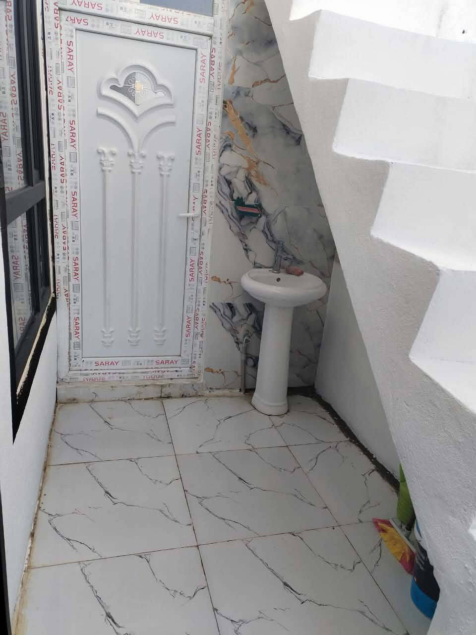 دار للبيع 🏠
----------------------------------
مساحة 100 مربع
----------------------------------
منطقه 16 أب قرب محطة طاهر
----------------------------------
نظام دكتات
----------------------------------
غرفتين نوم+صاله+مطبخ+هول
---------------------------------
السعر  45 مليون مع مجال
------------------------------
***********
 الاستفسار الاتصال علئ الرقم
