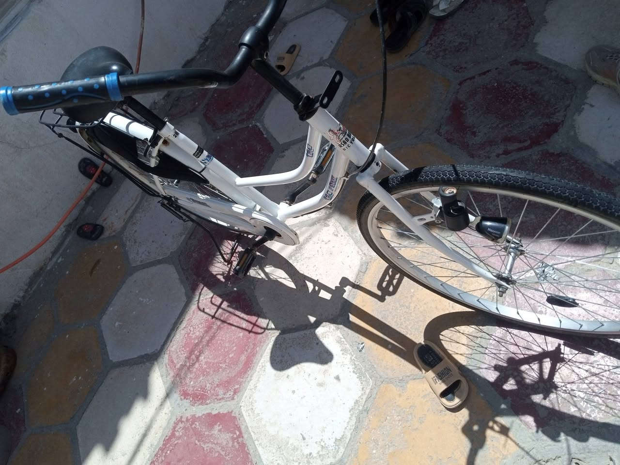 سلام عليكم بسكل جديد اغرض موجود كامل مابي اي نقص
حجم 26 شراي تصال الرقم 
*********** مكان حله  سعر خاص تصال بي واتساب
