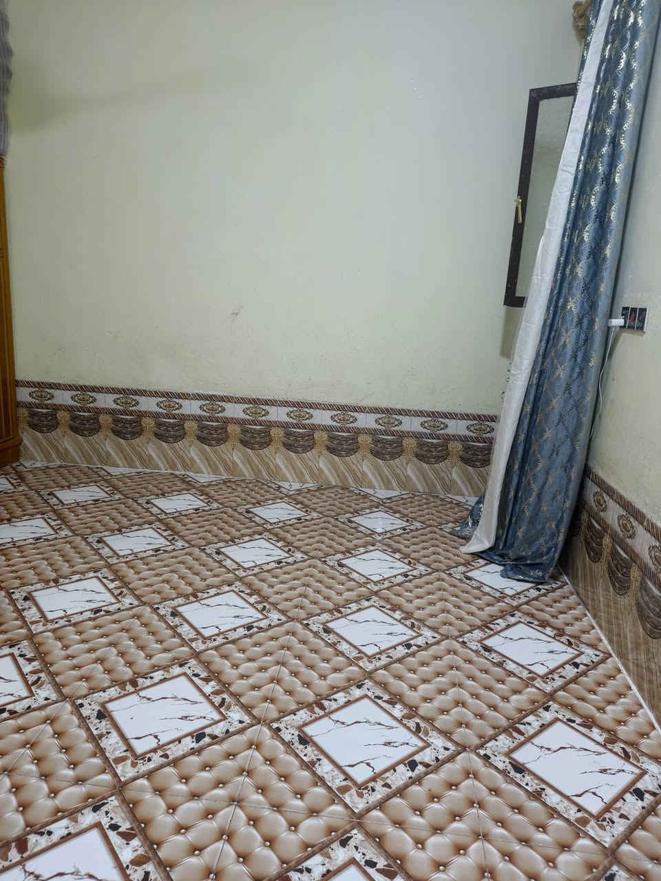 يا الله
بيت للبيع مساحه (150) 
تفاصيل البيت
طابقين
طابق إلا أول يحتوي على
غرفت نوم +صاله
+مطبخ+ستقبال
مجمع صحي داخلي منفصل
مجمع صحي خارجي منفصل
كراج جبير
البيت على شارع عشرين خلف دفاع المدني
إلا ستفسار ***********
