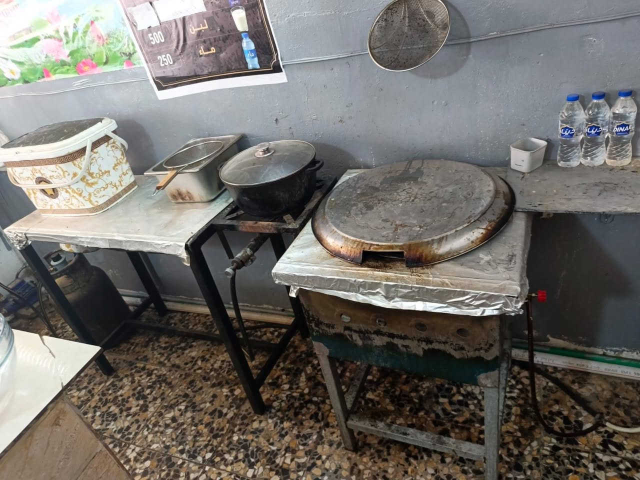 مطعم للبيع في الشعب شارع عدن خلف جامع الجهاد السعر  2 مليون ايجاره 175 ألف لعدم التفرغ صار أكثر من شهرين مغلق الاستفسار على الرقم
 ‏‪***********‬‏
