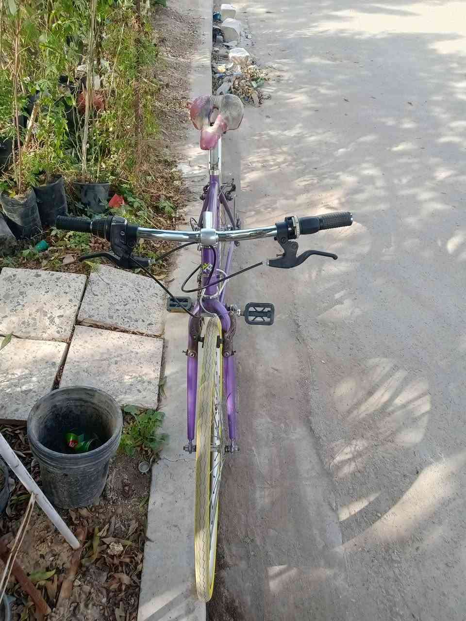 سلام عليكم بايسكل. C700للبيع البايسكل شوفت عينكم اي نقص ما بي البايسكل رايدة 100وبي مجال حك الجية ***********واتساب فقط
