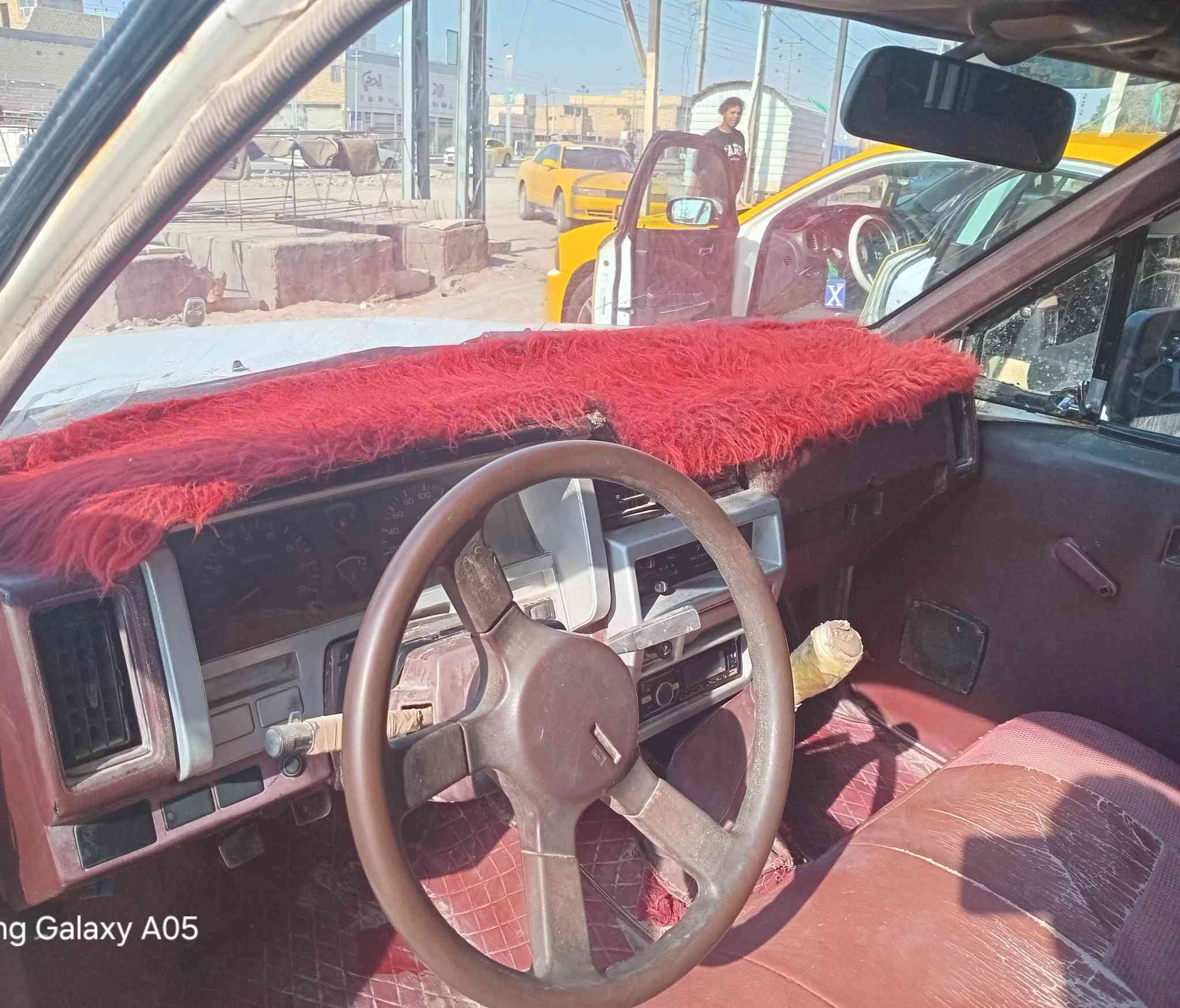 سلام عليكم نيسان موديل ٩٣ مكينه وكير وكسن مكفولة المكان سوق الشيوخ السعر ٣٣وبيه مجال للطيبين ***********
