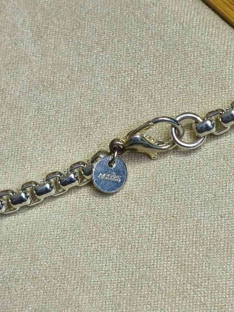 قطعتين زنجيل مختوم925 ابيع هل موجود اعلى سعر ابيع وزنهن 108g


**إذا كنت صاحب هذا الإعلان وتريد حذفه لأي سبب، رجاءا أرسل رسالة إلى الدعم الفني**