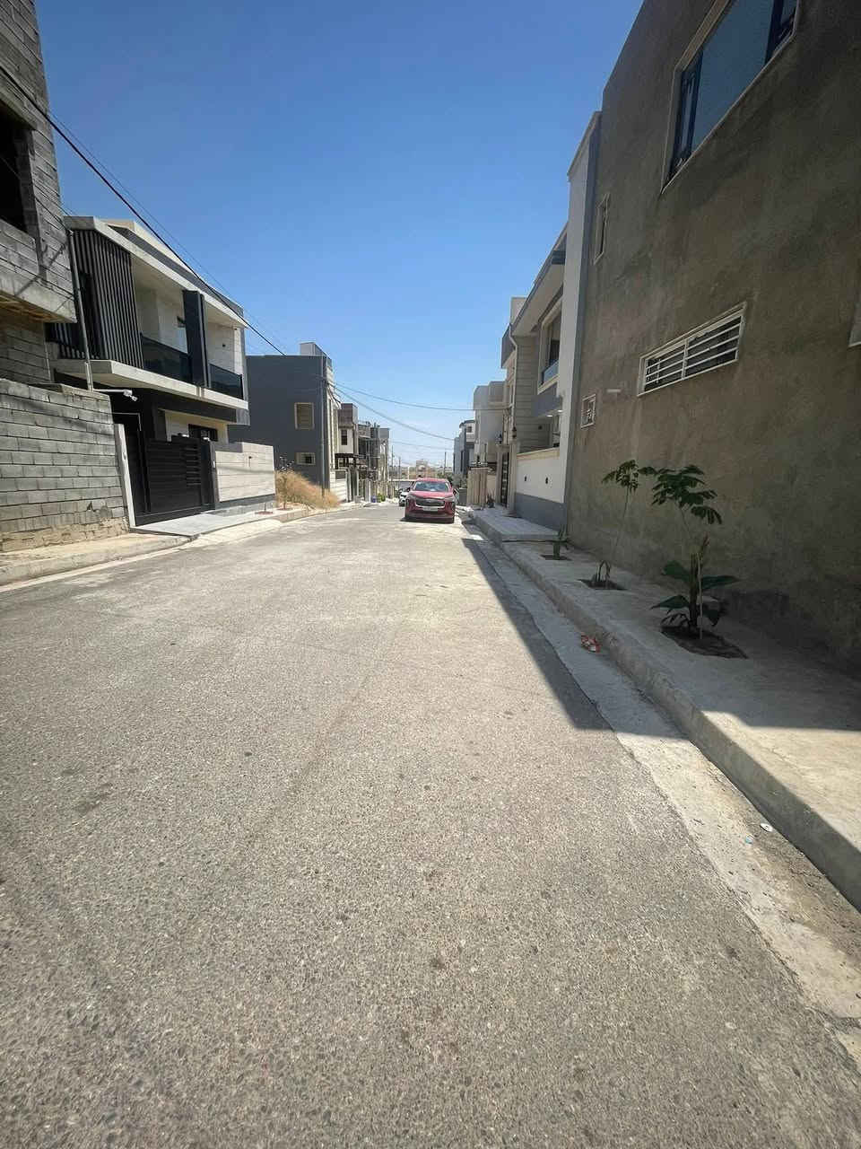 #عروض_عقارات_البدوي
هيكل ركن  للبيع حي الحدباء فئة (أ) 
الهيكل مكون من 3 طوابق 
مساحه 100 متر واجها 10 م 
طابق الاول مطبخ حار بارد استقبال صحيات 
4 غرف نوم 
اتجاة شروق تام.. يقع على شارعين تبليط 
ثاني فرع عن سايدين الرائسي  
الاستفسار اكثر يرجوا مراسله الصفحه او الاتصال على الارقام التالية *********** /***********
