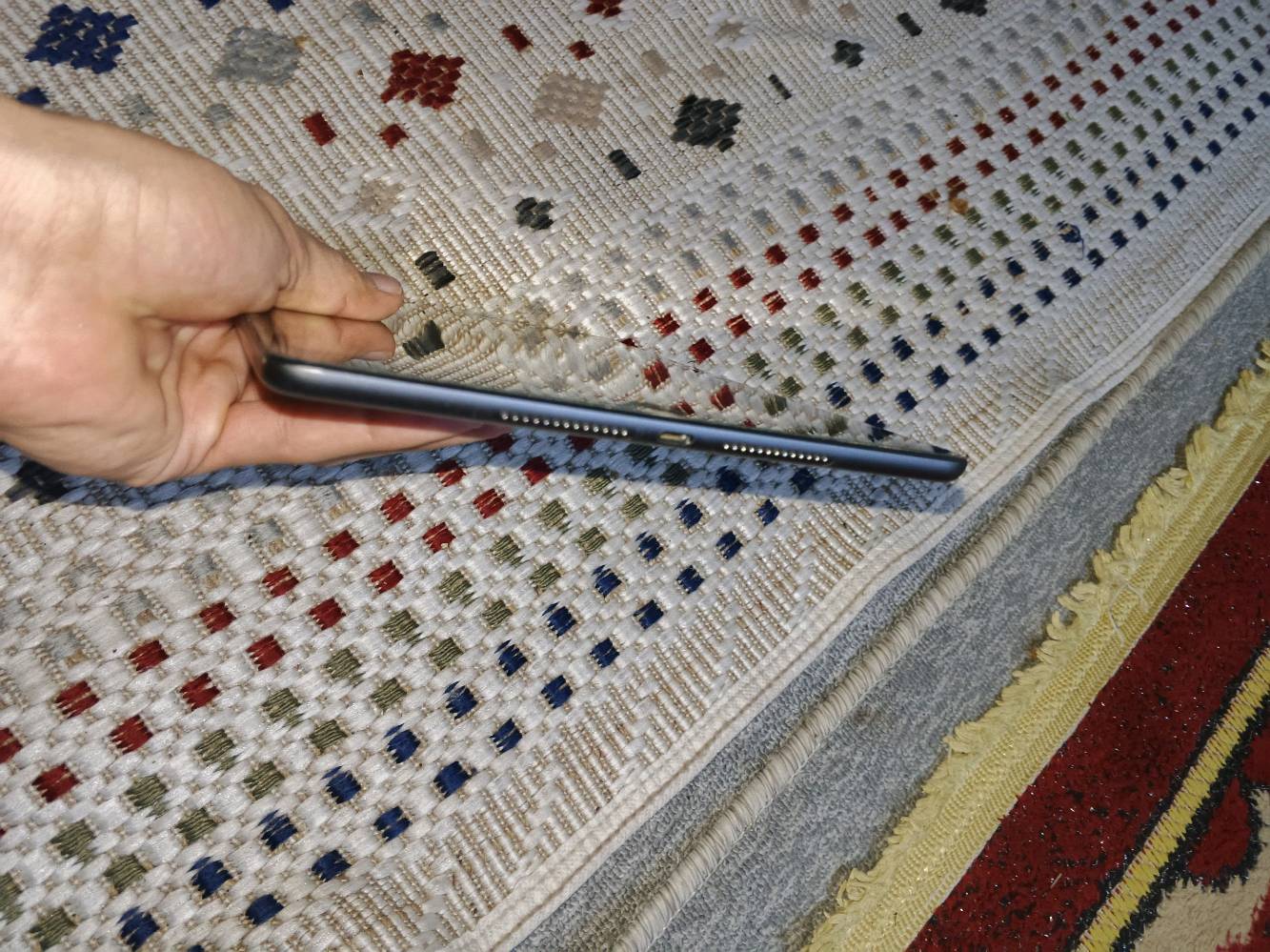 ايباد 9 جديد نضيف كلش ذاكرته 64 كارتونته موجود شاحنته الاصليه زلخ مابيه كلش جديد متوازي عله بيعته