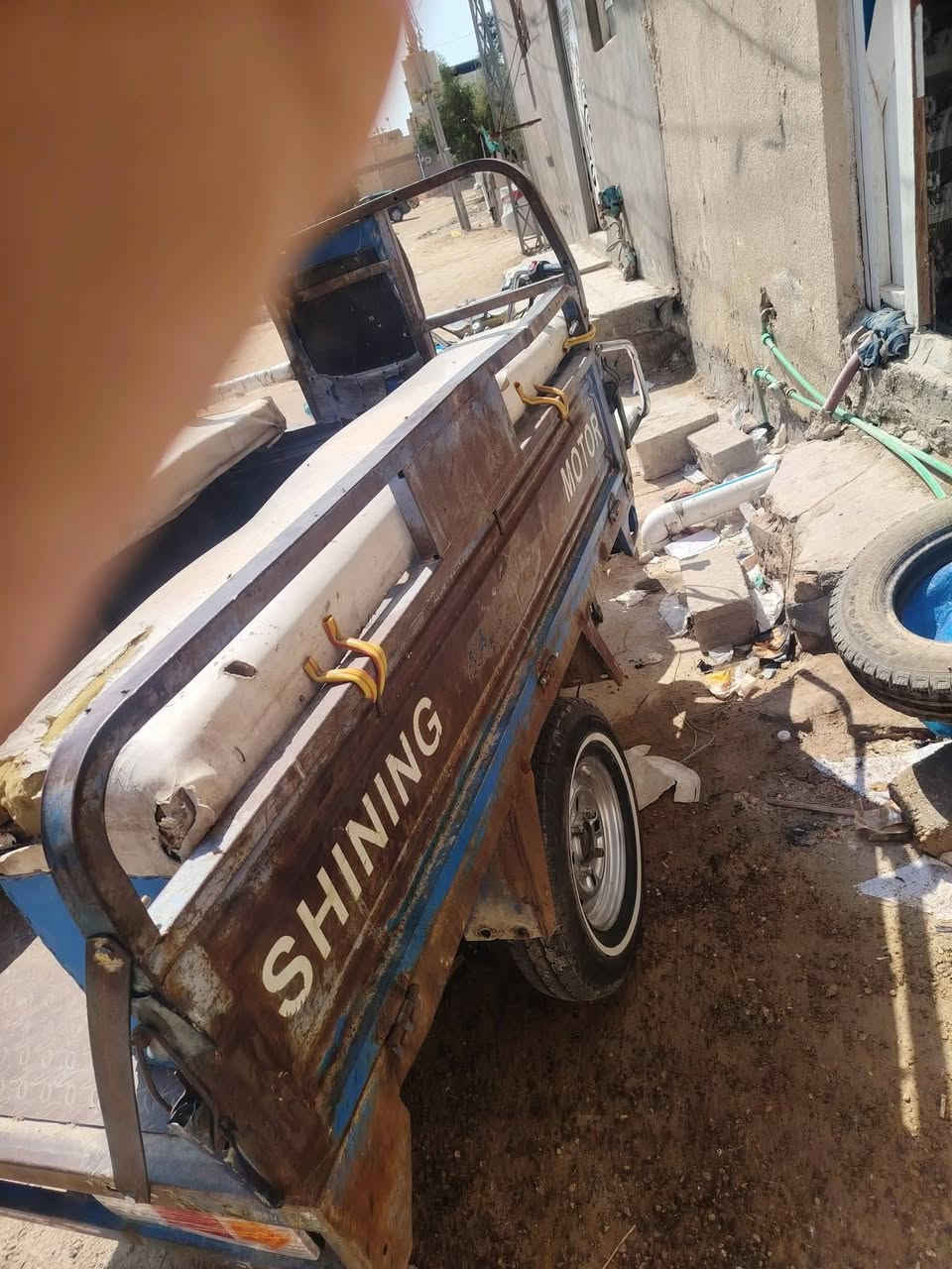 سلام عليكم جمره للبيع موديل 14 مكينه ستوني شاده جديده تيرات هم جدد خطه كراسي وصناديك سعر مليون و500وبيه مجال ***********
