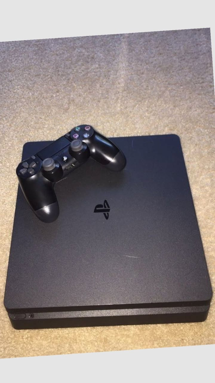 بلي فور مهكر وياا جوستك وحده اصليه جهاز مامصلح ولا مبدل بي شي مكفول جهاز نضافه كدامك والعاب مجوده بشاشه سعره 270 وتساب فقط ***********
