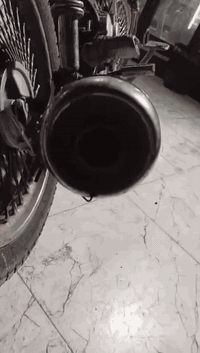 دراجه يراني محرك ارشا 18 دراجه خير من الله لا نضوح ولا تبخير شوفت عينك السعر 300 وبيه مجال بسيط حك جيه للاستفسار *********** متواجد واتساب
