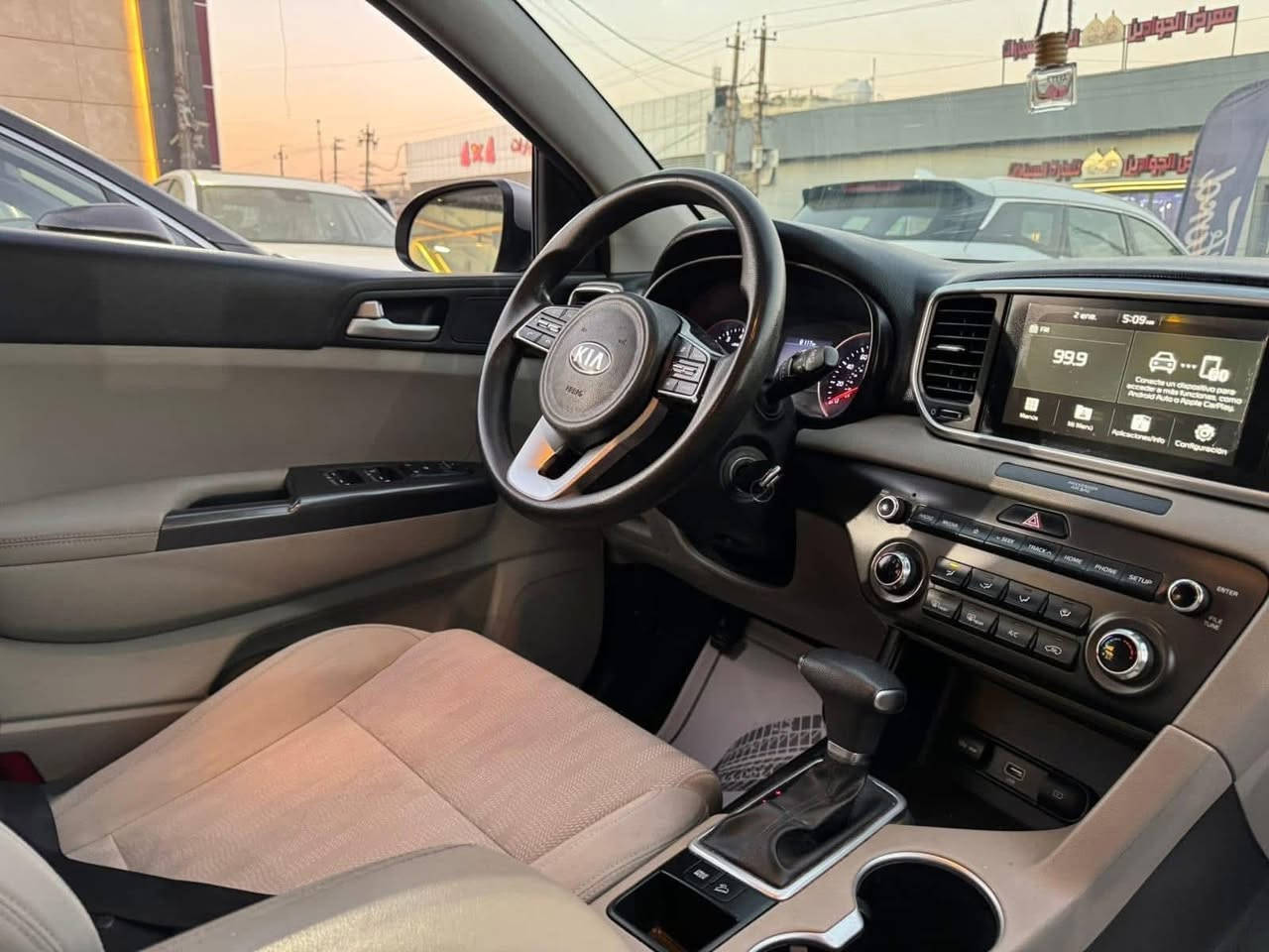 للبيع كيا سبورتج 2020 وارد امريكي
او مراوس بموديل ٢٤ 
السياره  ماشيه 71 الف كيلو
المحرك GDI
صور حادثها موجود بلمنشور
المواصفات 
تحكمات ستيرن جهتين 
ويل كب
شاشه كبيره
كامره دواره
نضام (سبورت -عادي- ايكو)
مانع انزلاق 
كروز سرعه
السياره رقم  بغداد
السياره حلوه و جاهزه ١٠٠٪؜  
السعر 160 ورقه
 رقم التلفون 
0790 132 1440

0770 442 6799
