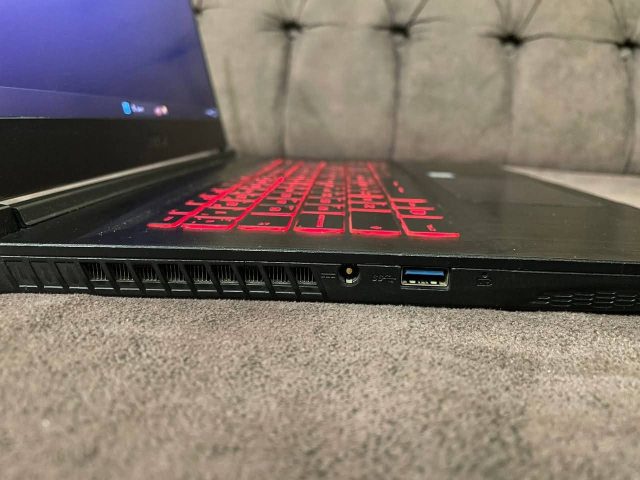 Laptop Gaming MSI GF63 8RD للبيع 🔥

اللابتوب نظيف جداً و استخدام مرتب، ✨

مناسب للألعاب المتوسطة، الدراسة، والمونتاج الخفيف 🎮💻

📌 المواصفات:

• Intel Core i7-8750H

• NVIDIA GTX 1050 Ti 4GB

• RAM 16GB DDR4 (8x2)

• SSD 256GB

• HDD 1TB

• شاشة IPS حجم 15.6 / 60Hz

• Windows 10 

📌 الجهاز شغال (البطارية تتحمل من ساعة و نص الى ساعتين ك استعمال عادي) 👍

💰 السعر: 480 ألف دينار 

الموقع:بغداد

📩 للاستفسار خاص

او الاتصال ع رقمي ***********
