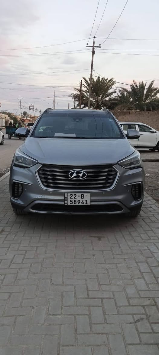السلام عليكم للبيع هيونداي سنتافي وارد موديل 2017 حادثه فقط بالبنيد ماواصل الدواخل  فول مواصفات دفع رباعي 7 راكب ‏‪***********‬‏
