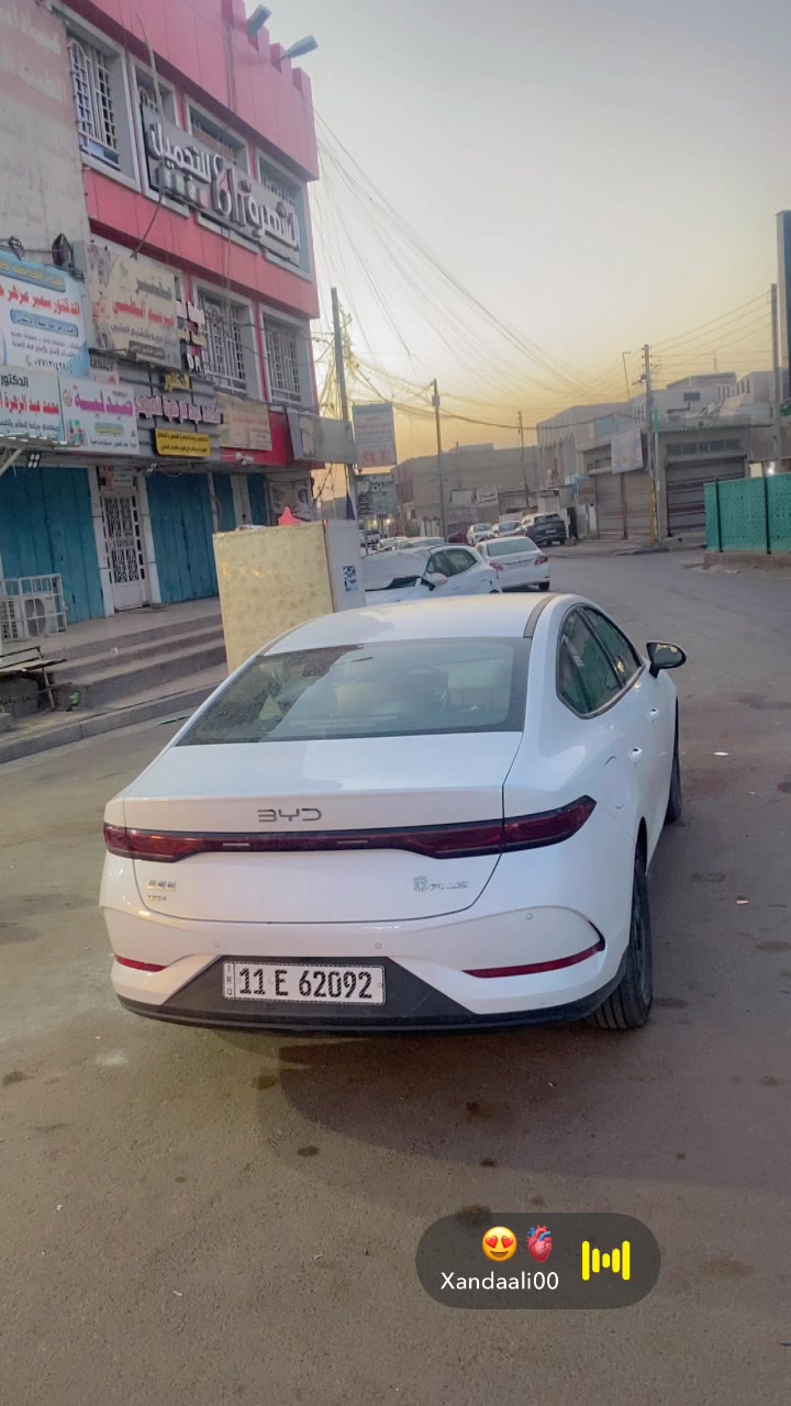 BYD Qin Plus
2025 للبيع 
ماشيه 17 الف
بيها كاعيات شركه 
داخل ابيض 
السياره بيها رصعه كلش زغيره بالجاملغ 
مكاني بغداد الشعب 
*********** 
السعر 18750 وبيها مجال وخادم للطيبين ♥️
