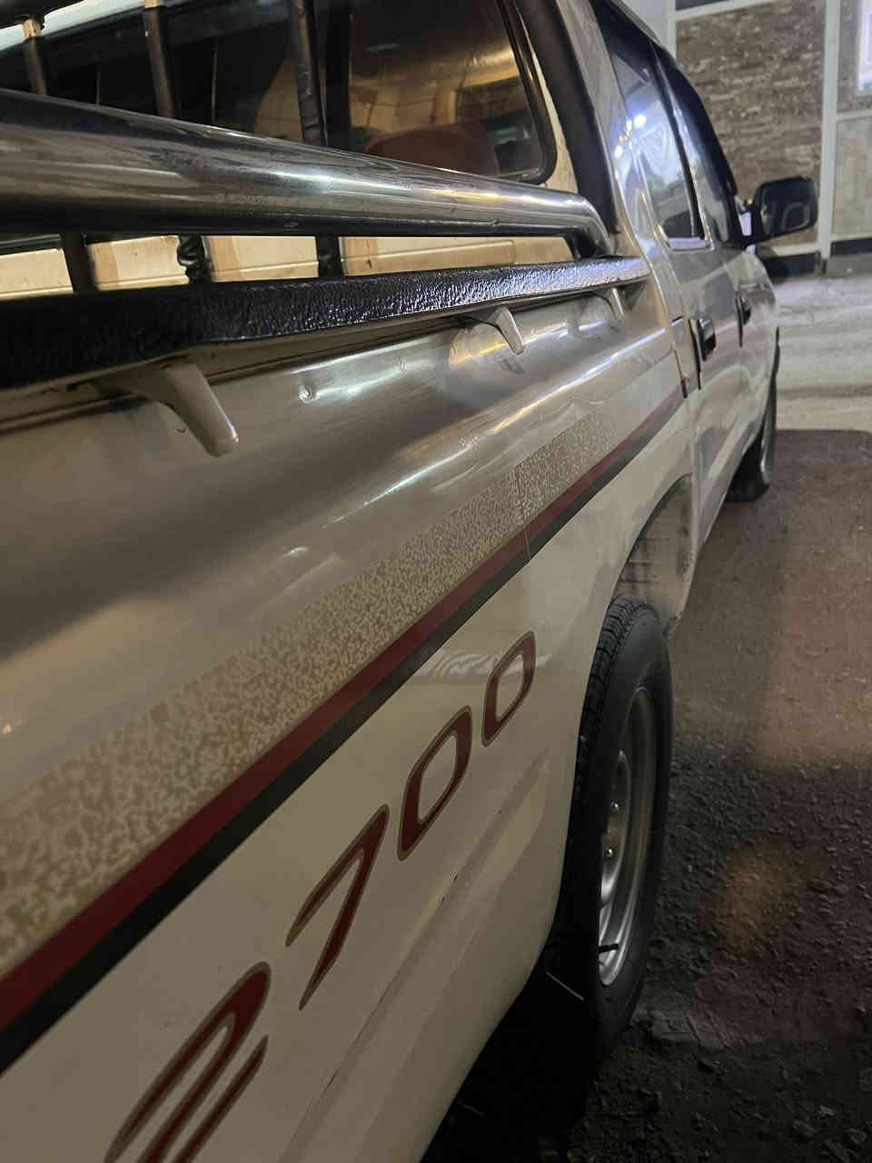 السلام عليكم بيكم تيوتا موديل 2001 سياره بلاديه بيها بس جوملغ ليسر مبدل ولبنيد مصبوغ بدون دواخل مكينه 2700 هزه جديده سياره اربيل بسمي سعر105بيها مجال بصيط حك لجيه مكان بغداد الدوره 
هـ/*********** 
واتساب/***********
