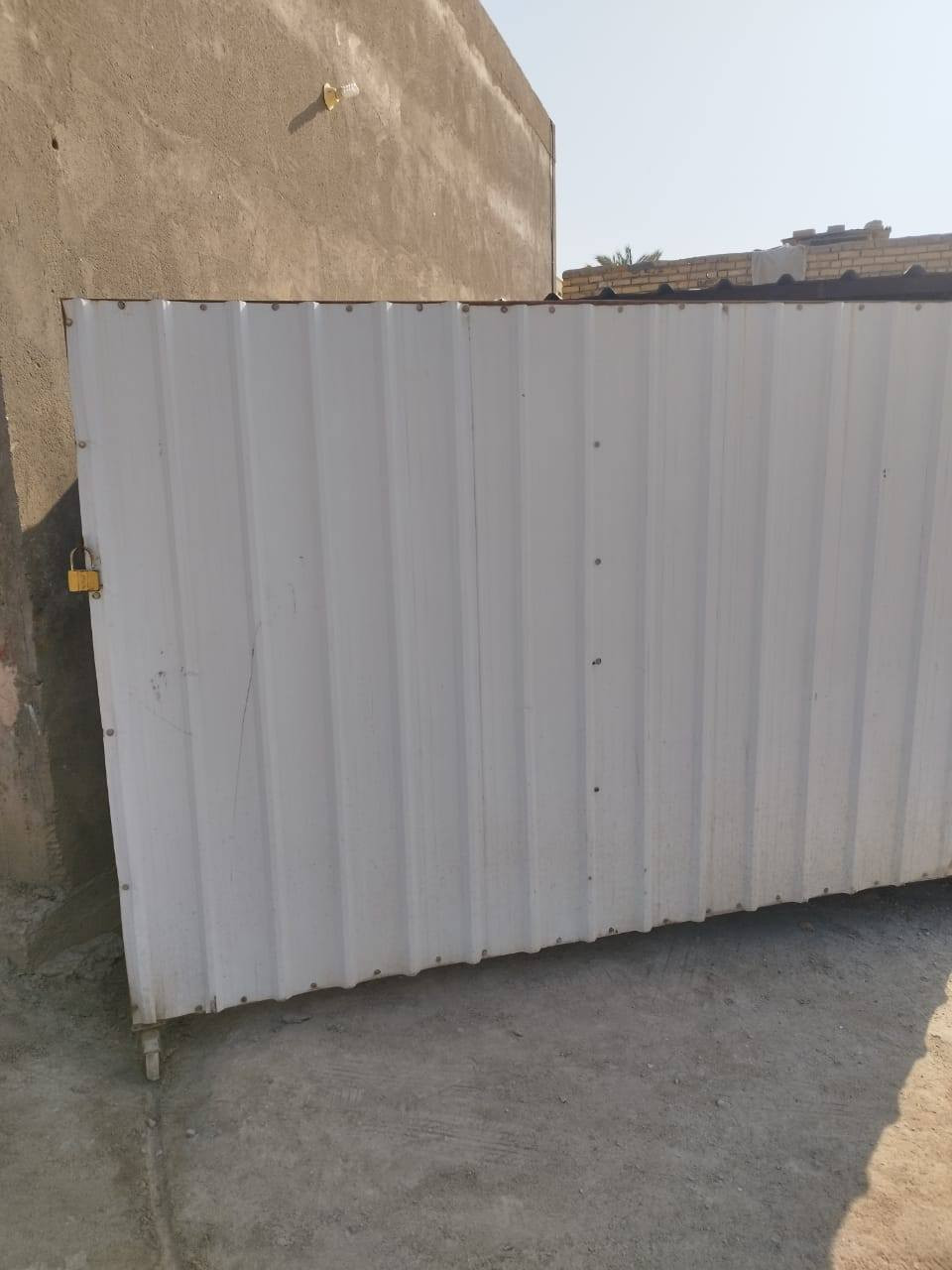 بسوق الشيوخ كراج كبير للبيع ونظيف كلش طول ٦ أمتار وعرض ٣ أمتار وارتفاع مترين ونص الشراي يتفضل خاص 
وضفيره جديده الاصليه اربع خطوط  للبيع


**إذا كنت صاحب هذا الإعلان وتريد حذفه لأي سبب، رجاءا أرسل رسالة إلى الدعم الفني**