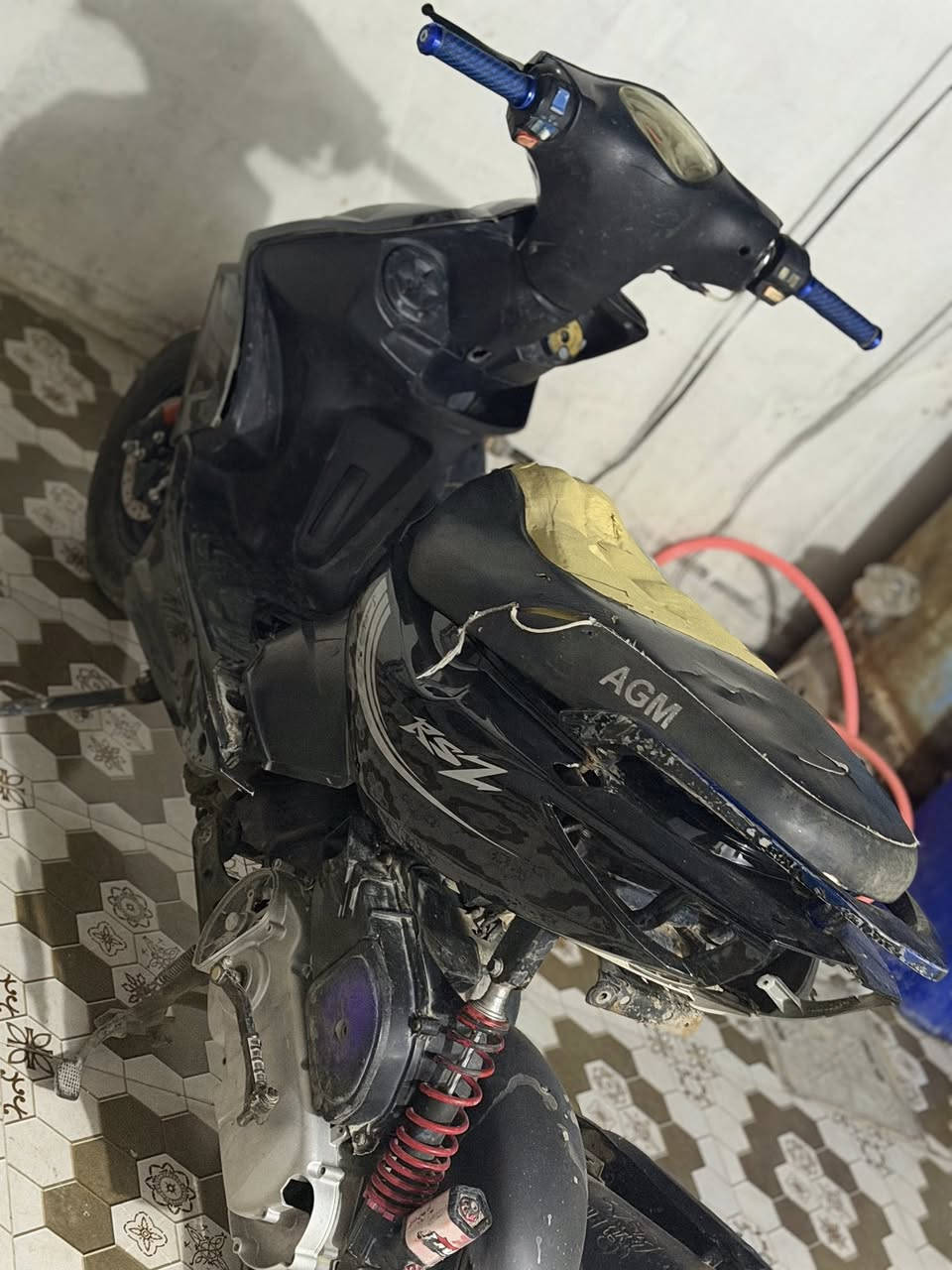 السلام عليكم ماكس مضلع وارد صيني مكينه يابني مال ماكس عده بوشه ٥٥ مكينه جديده عليها كابريتر ايراني شرط شلعه معدل مخيف نقصها سلف او بكلايت خلفي وطياره ال خلفيه فقط سعر ٣٢٥ بيها مجال مراوس يرهم كلشي رقم ***********
