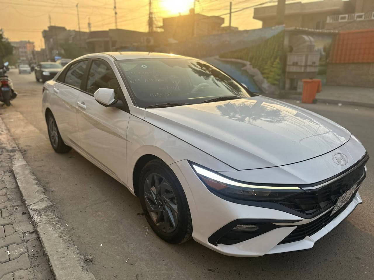 للبيع النترا وارد موديل 2024 🚗
حادثها بسيط موضح بالصوره بيها بارد خفيف بس بالبنيد وتبديل جنطه ماشيه 20 ميل فقط بعدها بوضع الشركه السيارة مرقم كامل بأسمي تحويل ثاني يوم 
المواصفات ؛
🚨تشغيل بصمة 
🚨عداد دجيتال 
🚨حساسات امامي خلفي 
🚨نظام توقف ذاتي 
🚨دخول ذكي 
🚨تحكمات ستيرن كامله 
🚨ثلاث انظمه قياده 
🚨تحديد مسار 
🚨شاشه وعداد ديجيتال 
🚨كار. 📞***********
