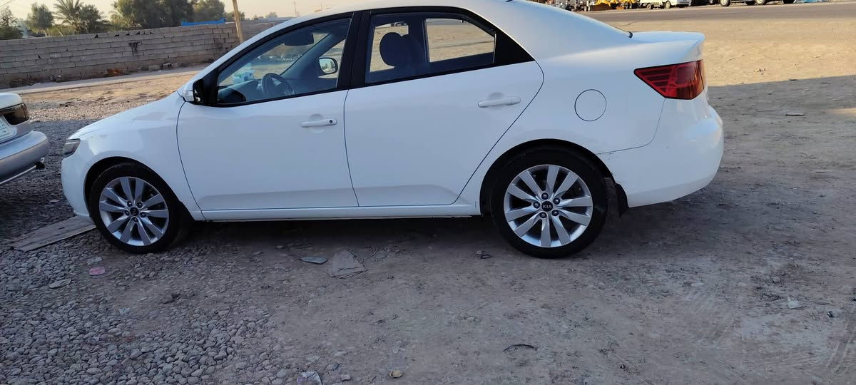 للبيع كيا فورتي 2010 وارد امريكي مكينه 2000 سياره ماشيه 117 ميل بأسمي سنويه لل 29 شرط تحويل  ضرر جامرلغ امامي صفحة السايق بدون دواخل سياره جاهزه كير مكينه تبريد تدفئه كهربائيات كلها شغاله داخل على وضع الشركه السعر 110  وبيهه مجال ***********
