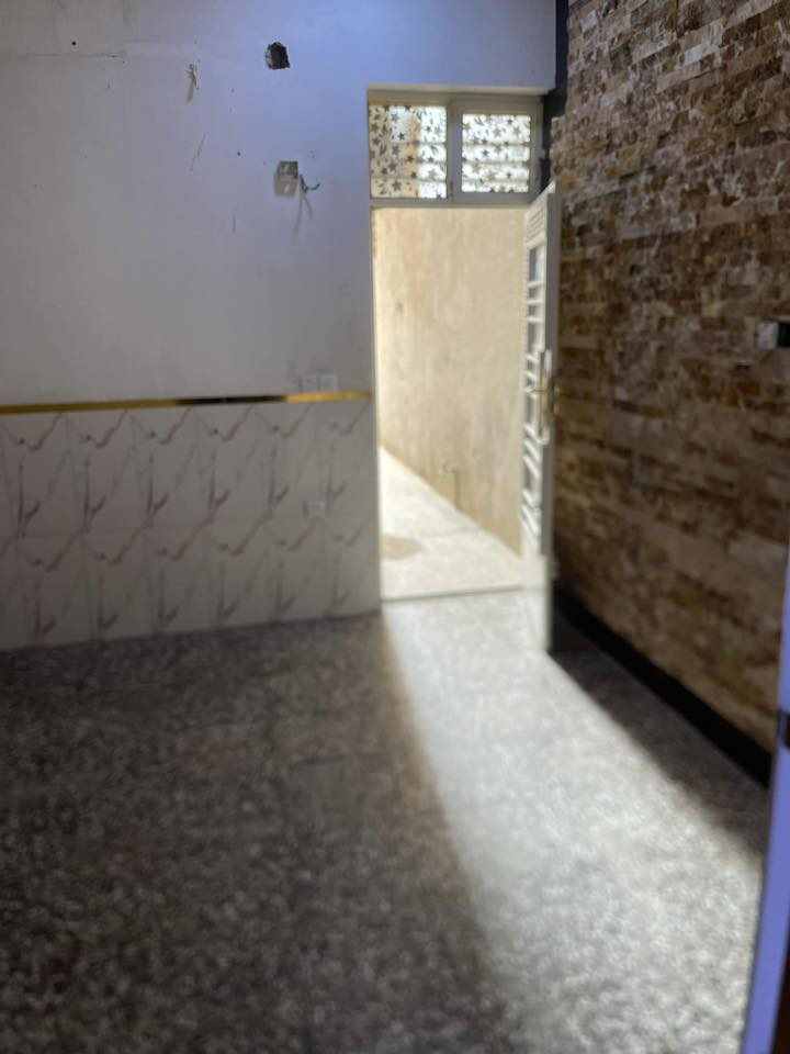 مشتمل 50 متر بناء حديث طابقين خلفي للايجار ام الكبر والغزلان نهايه شارع الباندا ***********
