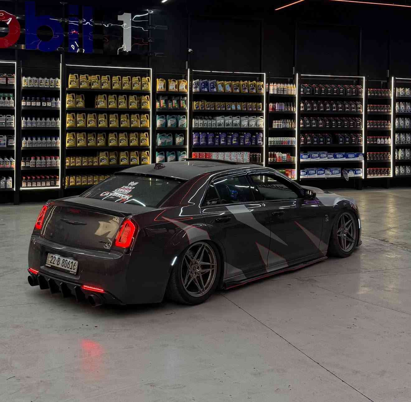 الماموثث 🦣🔥 . 
للبيع او المراوس .

- مواصفات ✅ :
 
كرايسلر s300 2021 5.7 
ضرر قطعه واحدة فقط ، جاملغ السائق مبدل ومصبوغ ، ايرباك دشبول ، بأسمي تحويل شوكت متريد 
ماشيه ٤٠ الف ميل 
فول مواصفات 
بنوراما - رادار جانبي - كشنات خزن ميموري - كشنات تدفئه تبريد - ستيرن تدفأ- مري قلاب - برده خلفيه - ترحيب - حساسات امامي خلفي - شاشه كبيره كار بلي - 4 وضعيات قيادة -  سماعات البين ودمام خلفي - باقي المواصفات الs المعروفة 

- تزويد 😈🔥 : 

شوته AFE مفتوحه 
هدرز شورت SRT 
بلكات NGK 
نوزلات 6.4 
اويل كاتش كان 
تفريغ كامل الكزوز 
كزوز بورلا اتاك 
بوابات كزوز تفتح وتسد 
فجوج بريمبو ٦ بستم امامي هلكات 
٤ بستم خلفي هيلكات 
جكات كات باك s2 - عليهن ادامه قبل شهر 
بنيد ٣ فتحات SRT + البلادي موجود بدون ضرر 
كير SRT 
ويلات أصليات 
اكسل قفل 3.09 
كت كامل SRT + وشومات 
كفرات محرك SRT 
دركه ار بي ام SRT لصليه مو صيني 
شاشات الداخل كله تحديث SRT 
نضام لد متغير داخل السياره بلكامل 
نضام لد متغير بجم السياره بلكامل 
عدسات زنون أصليات خط ازرق 
سبينسر ثروتل AFE 
برمجه مصطفى ايكل
السياره عل داينو مطلعه 430 hp 
دوسات رزلاين اصلية 
دفيوزر SRT 
ولف حماوه مشموتو 82
سترس بار فوك المكينه 

- للتواصل 📞 : 
*********** / واتساب 
مكاني بغداد ، السيارة لا دوس ولا استعراض
