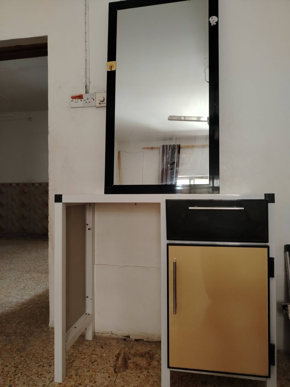 بيع غراض حلاقه مستعمل  جديد ب٢٥٠ وبيهن مجال ***********
