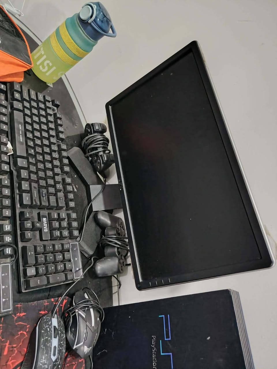 السلام عليكم اخوان هاي الحاسبه للبيع قيم بما يرضي الله كيس وشاشه نوع  dell
***********. واتساب 
وياهم سماعه وماوس وكيبورد ضوئي
