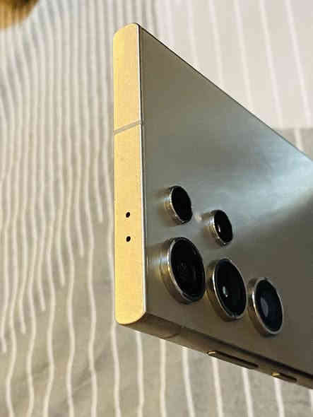 السلام عليكم  بيع او مراوس 
اس 24 الترا 256  لون تيتانيوم 
دبل خط شرق اوسط نظافته 100  ملحقاته كامله سعره 950 الف مكاني بغداد *********** واتس
