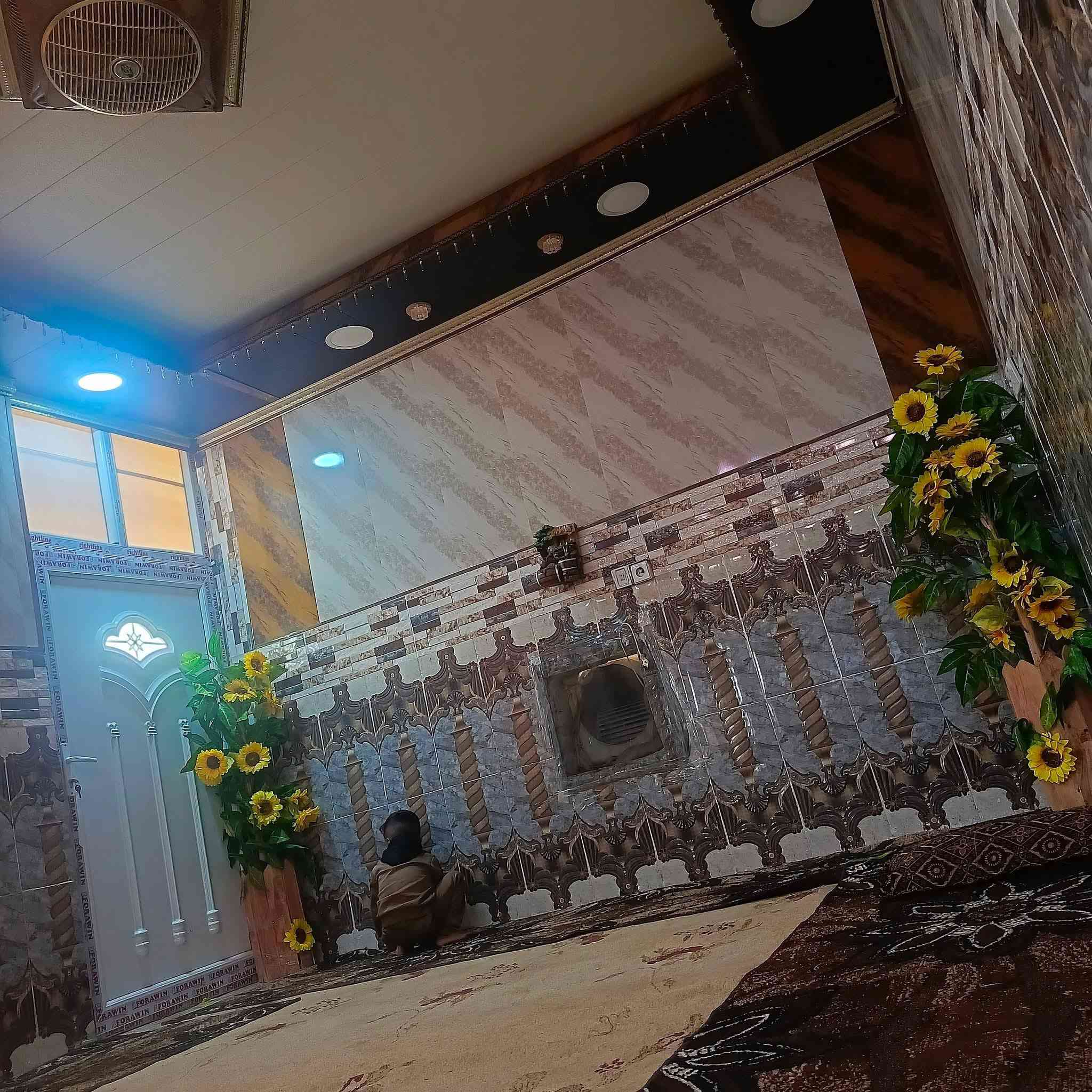 بيت للبيع مساحه الارض مايقارب دونم واجها ع نهر 80 متر مكون من استقبال 4×10 +غرف عدد2+هول وصحيات  داخل وخارج  حديقة 10،×30 خدمات ماء كهرباء  السعر 42  العنوان ناحية القيارة قرية خباطة للاستفسار ***********////***********
