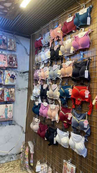 سلام عليكم محل للبيع اغراضه كله ماركه واصليه سيتات نوم وملابس داخليه ومكياح وستاندات وعارضات مال ملابس ودشاديش كامل من كلشي مكان الغدير ساحه ميسلون لحد يسال عل سعر تعال وشوف وهذه الرقم الي يحب يتصل عليه ابو محمد ***********
