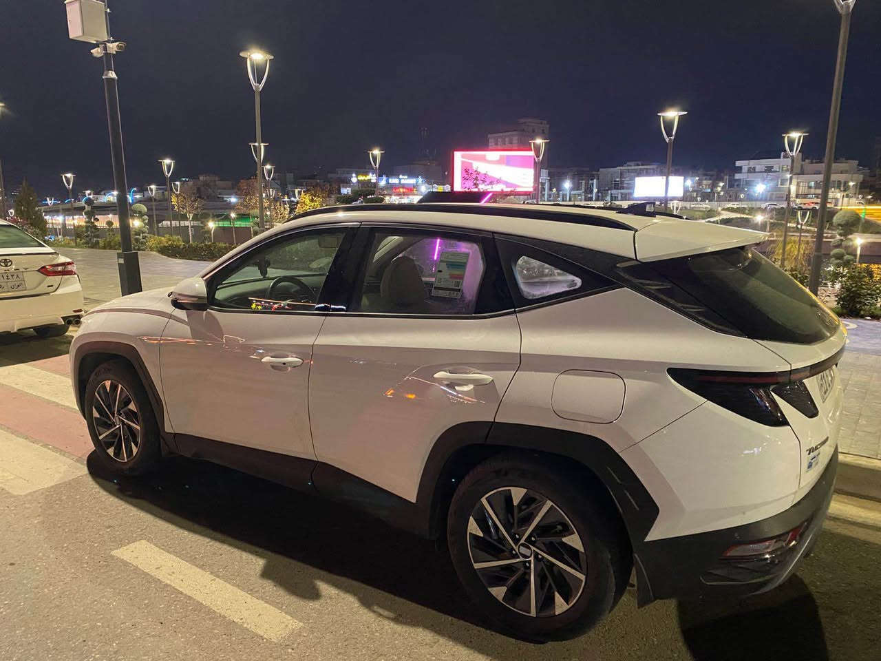 هونداي توسااان 2024
وارد خليجي/اللون ابيض/رقم بغداد الجديد دولي محرك2000/
قطعه واحدة صبغ فقط الجنطة 
السونار مرفق بالمنشور 
ماشيه 29  الف 
كراسي كهربائي
حساسات أمامية خلفية
بصمة
اشاير بالمري
دخول ذكي
هاند بريك بصمة
ثلاث أنظمة قيادة ايكو/سبورت/نورمال
شاشة ايباد
قطعتين تبريد
تحكمات ستيرن جهتين
كامرة 
الجام اوتو
مثبت سرعة
مري شفط
لايتات دوارة امامية فولLED
زنون لد امامي خلفي
قمارة حديد 
وباقي المواصفات الخليجية المعروفة
---------------------------------
السعر 215 ورقه وبيها مجال بسيط 
اي استفسار 
 واتساب ***********
مكان السيارة بغداد حي الجامعة بغداد, العراق
