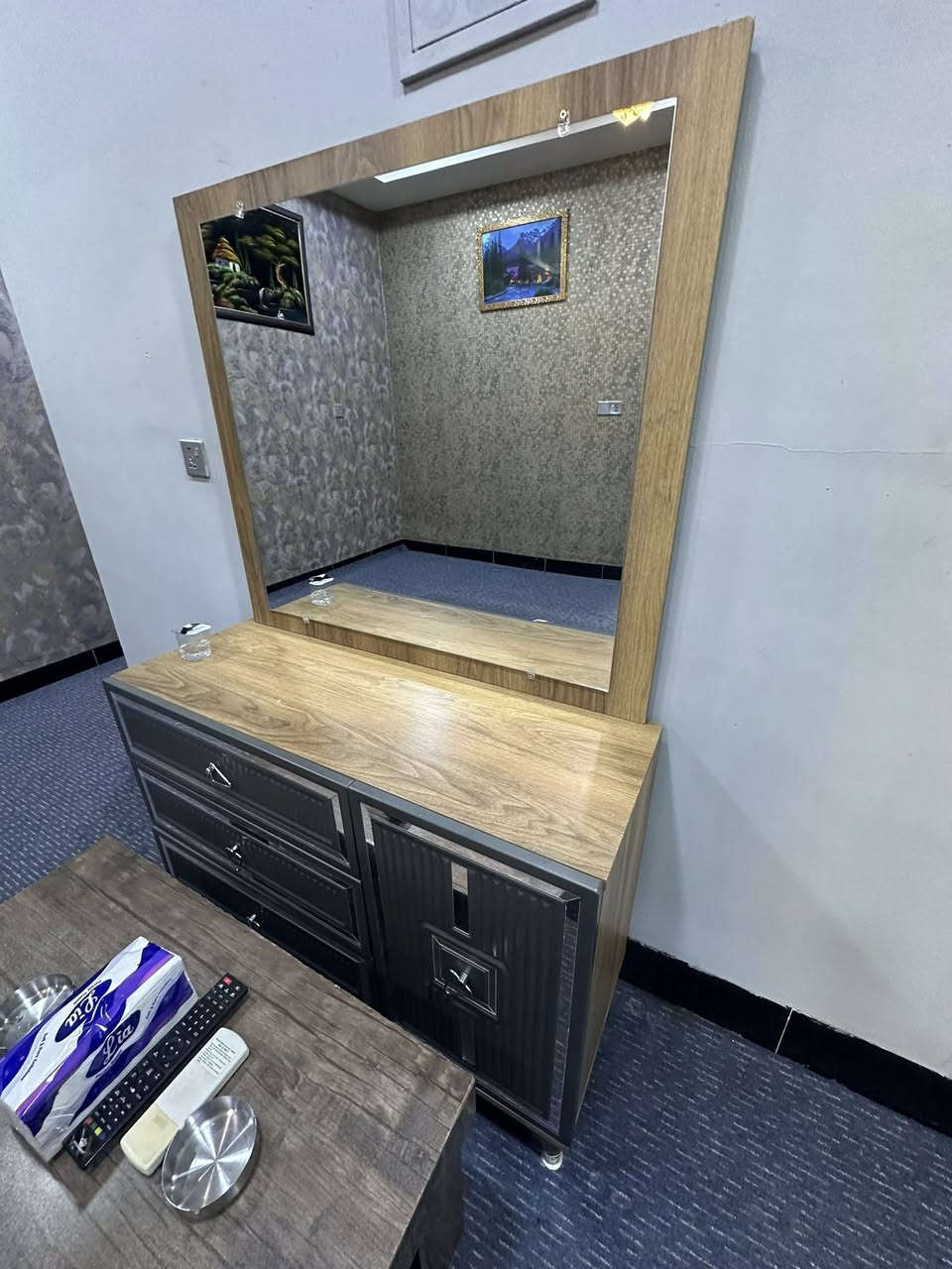 غرفه نوم 🛌 تركي شبابيه اسره 2 قسم  كميه غرف هواي 
ام نفرين قسم ثاني  غرفه 4 و 3 قطع 
***********
واتس
