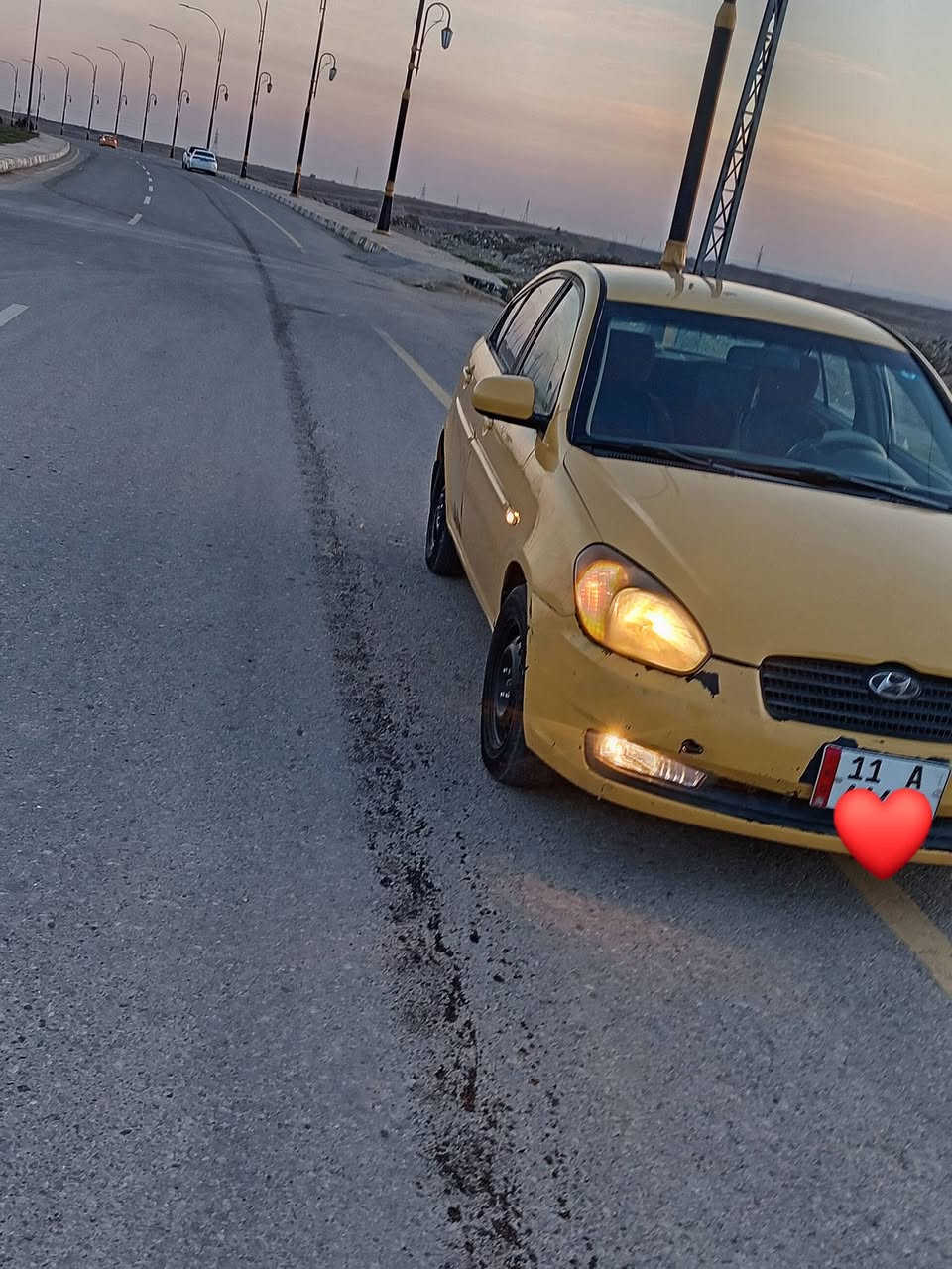 السلام عليكم للبيع سياره اكسنت فيرنا محرك ١٦ رقم بغداد جديد باسمي سياره بيها سقف كص سعر ٦٧ وبيها مجال لشراي يتصل *********** مكان موصل الايسر
