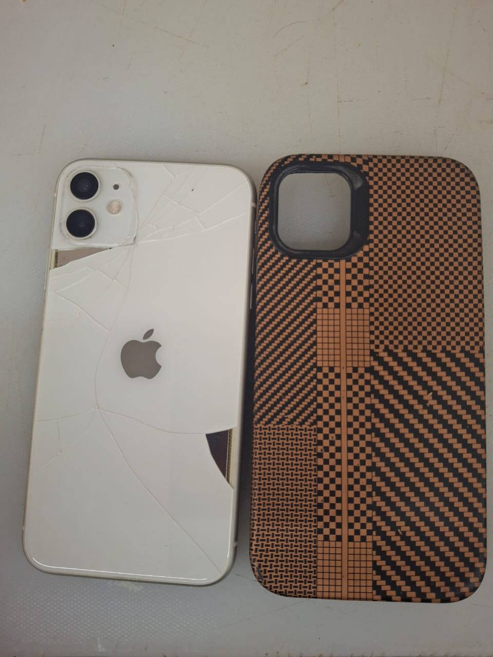 آيفون 11
ذاكرة 128
بطارية  100 مبدلة
 السعر 200 الف وبي مجال 
***********
