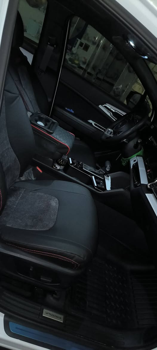 السلام عليكم كيا سبورتج موديل ٢٥ جيتي لاين فول مواصفات مكفولة من شكة الإبرة  رقم بغداد ماشية الف بحالة الوكالة  السيارة مغلفة كشنات وكاعية ب٢٥٠ الف عارضهه ٢٦٥ بيهه مجال بسيط المكان بغداد ***********
