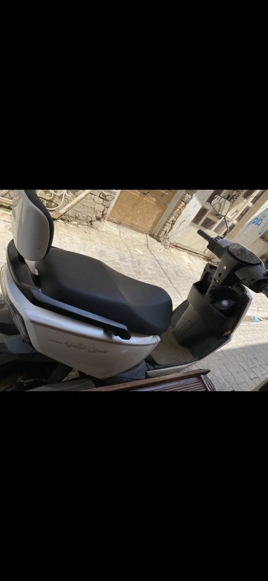 سلام عليكم دراجه شحن موديل 2024 دراجه خير من الله صار شهرين من مأخذه بطاريات 🔋 فول ضمان بيهن الدراجه يجي وياه سويج بصمه جادر صندوك الدراجه خير من الله مستعجل عله بيعته سعره 500 وبيه مجال كلش بصيط المكان بغداد الإسكان شارع مستشفى الطفل  
 دراجه 6 بطاريات ***********
