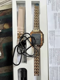 انطونه • ساعة