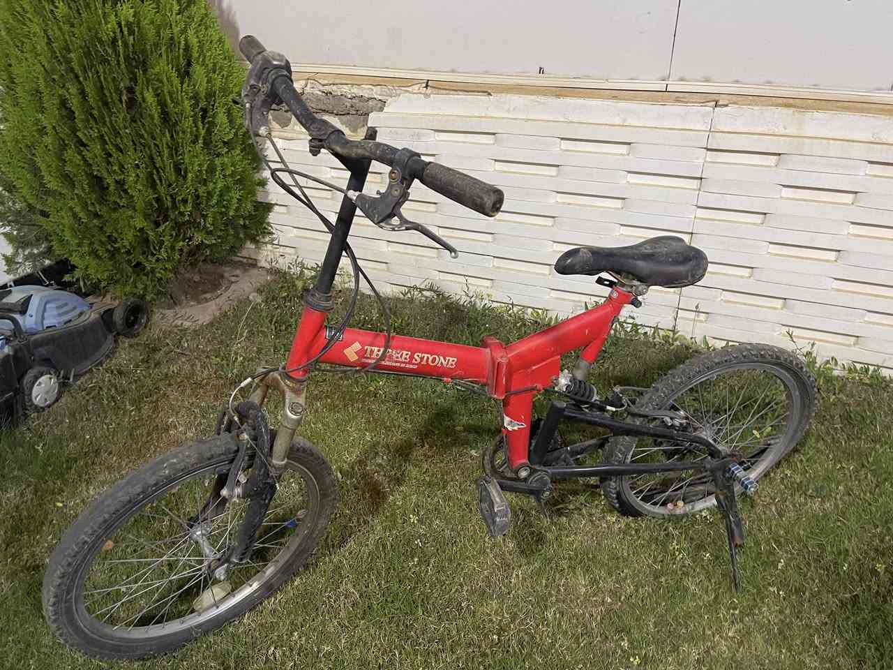 بايسكل رياضي گير يتطبك بي نواقص بسيطه التاير الخلفي شراي *********** شراي خابرني السعر 40 قفل وسعر النواقص موكعهن

