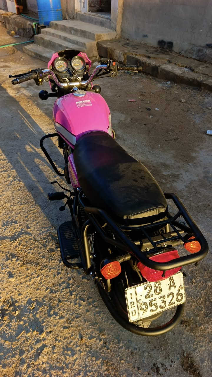 السلام عليكم دايون رقم نجف انكليزي 
دراجه جديده وماعايزه برغي تجي
 وتشوف بعينك بسمي مداور ثاني
 يوم موديل 23 النضافه 100 % 100 
مكاني النجف شارع المطار 
***********
