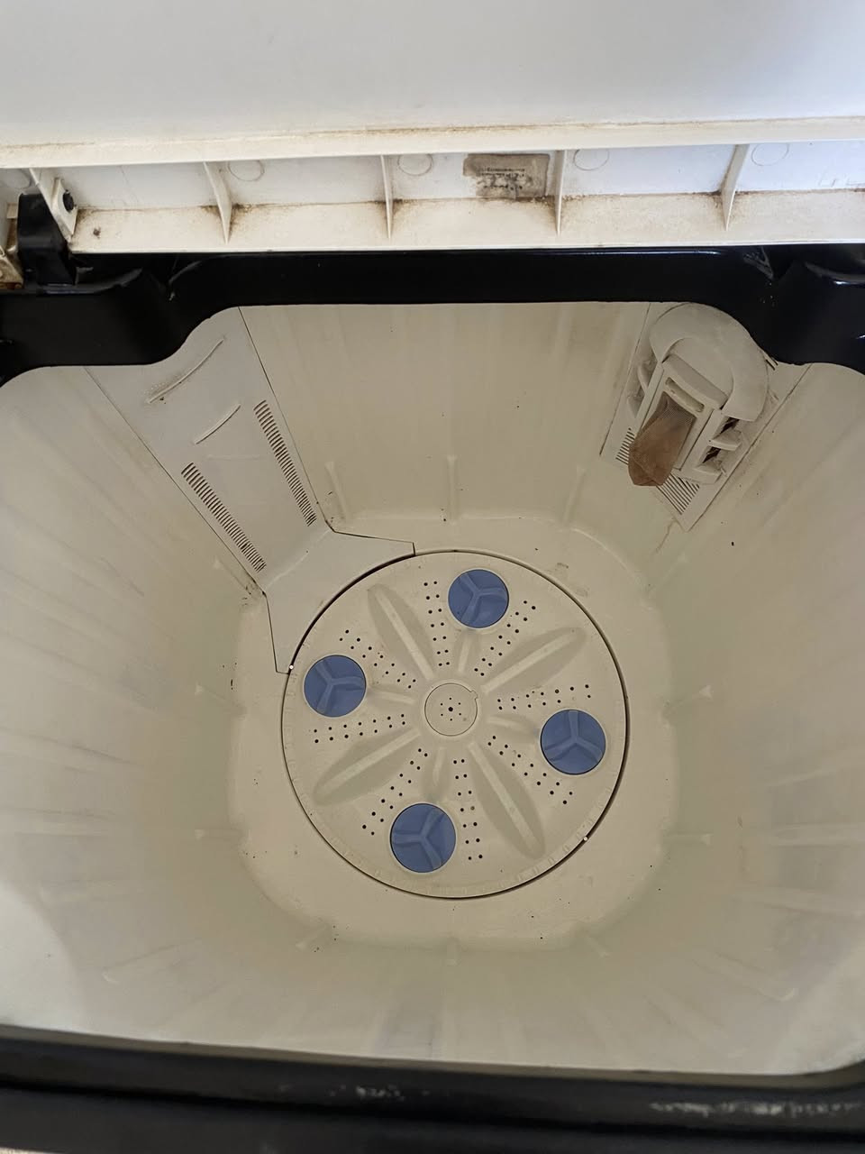 غساله نضيفه عل فحص شغاله كامله سعرها٦٠وبيها مجال العنوان الديوانية بدايه شارع سالم
***********
