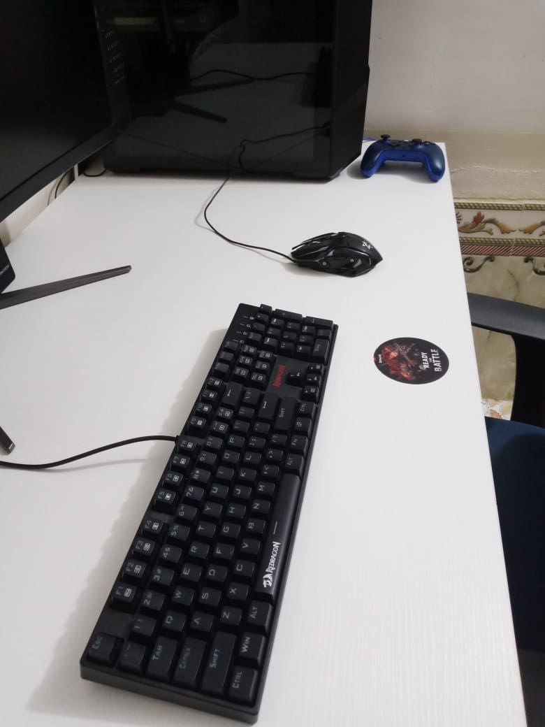 سلام عليكم 
سيت اب كامل : ميز + كرسي +
ماوس +كيبورد + ماوس باد + سماعات +مكبرات صوت +جوستك اكسبوكس مغناطيسية 
Pc 
 Gpu :Rtx 5060
Cpu :Ryzen5 5600 g بي كارت داخلي 
M.2: KINGSTON SNV2S1000G 1T
Ram :KingSpec 2✖️8
Psu :smart rgb 700w
Case DeepCool 
Fan cpu DeepCool AG400
M.b: asus tuf gaming b450m - plus
شاشة
27
Full hd
280hz
مقوسة 
3.0ms
Fast va 
مكاني بغداد البنوك 
***********
