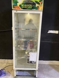 ثلاجة عرض • زجاج مكسور • حي البكر