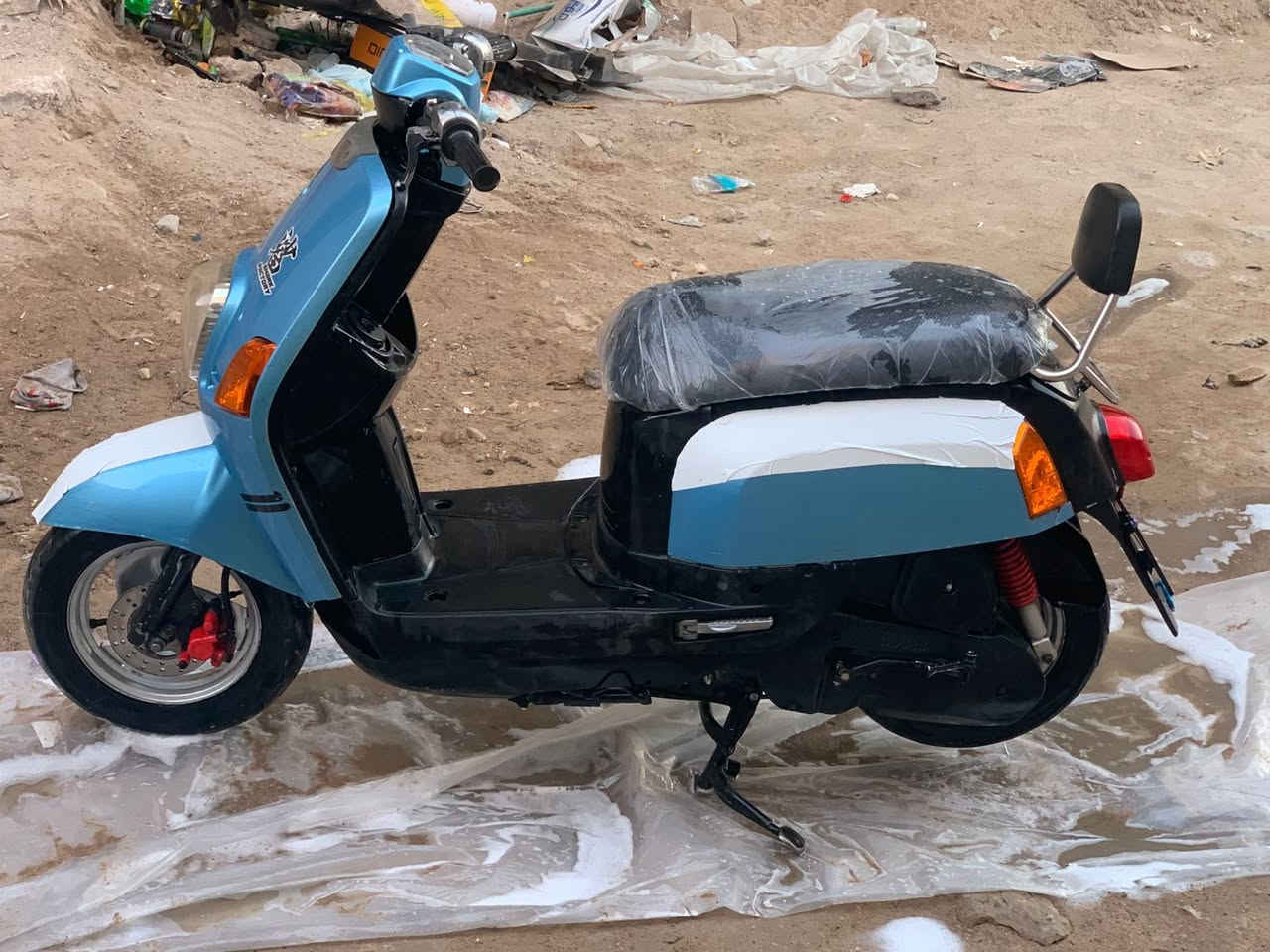 بلوس نضيفه او حلوه سعر 700 بيه مجال شي بسيط 
مكاني حيانيه 
***********
