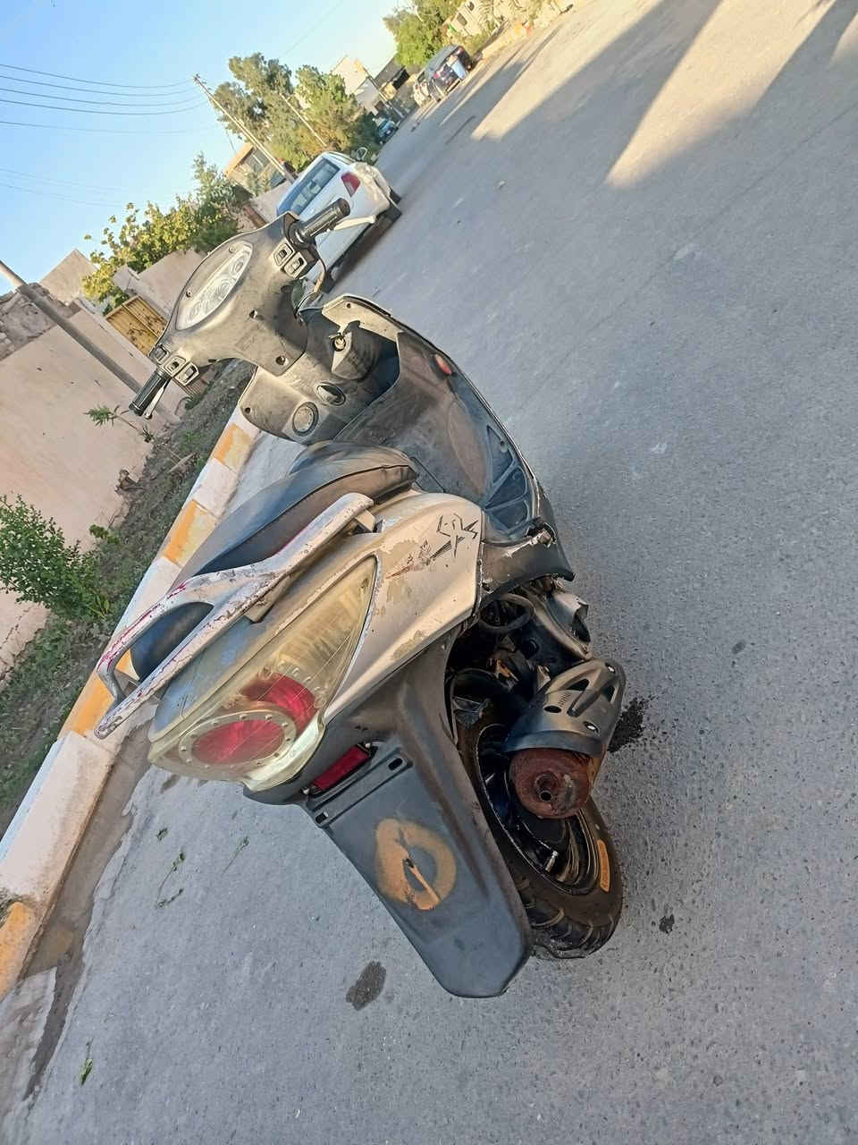 السلام عليكم
جي فور للبيع   مفتوحه 

سلف هندر

كهربائياتها كامله 

كفراتها الاصليات كلهن ختم واحد 

نهضه ومشي عليها تشك كاع شك 

مكينه خرسه 

زوج تواير جدديدات قبل سبوع شادهن 

قفل ستيرن قفل جنطه 

سعرها 350وبيها مجال قليل 

مكاني ناصريه مركز بالشموخ 
شراي يرسلني خاص هاذا رقمي 
***********
مو شراي لا تعبني
