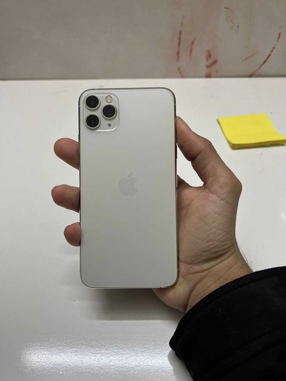 السلام عليكم ايفون 11 برو ماكس نموذج m بطارية 89 ذاكرة 256 اي عيب مابي نظيف جدًا شرط الحاسبة سعر 400 وبي مجال قليل للاستفسار ***********
