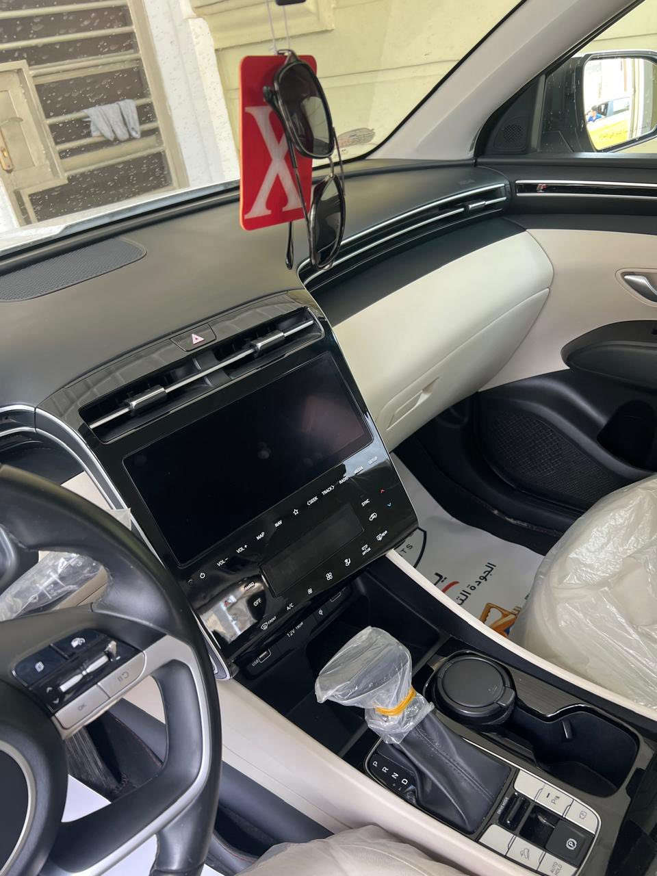 سلام عليكم 
توكسان 2024
رقم بغداد باسمي 
ماشية35 الف
فول الفول 
مكينه 2000
مكفوله كفاله عامه عدى شويه بارد بل جاملغ الامامي مال سايق فقط اقل من 3سم 
مكانها بغداد السعر 225 وبيها مجال بسيط 
للاستفسار ***********
