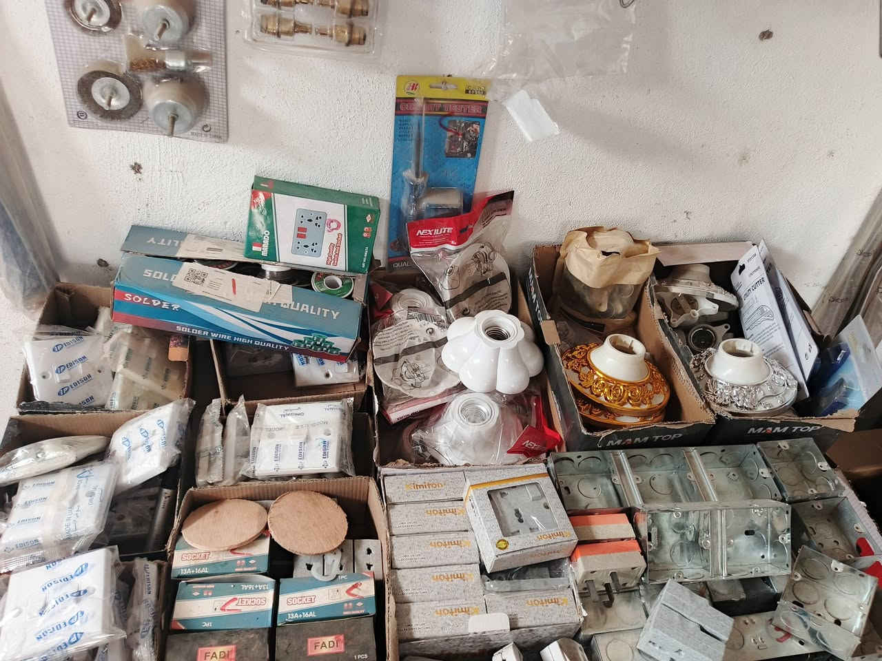 شباب اغراض انشائيه شلع للبيع ابسعر مناسب مكاني حي الرسول ***********
