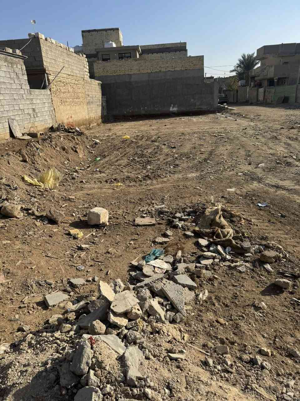 قطعه ارض ملك صرف مساحتها 165 بسند 300 واقع حال ركنين تجارية رقمها 1441
***********
