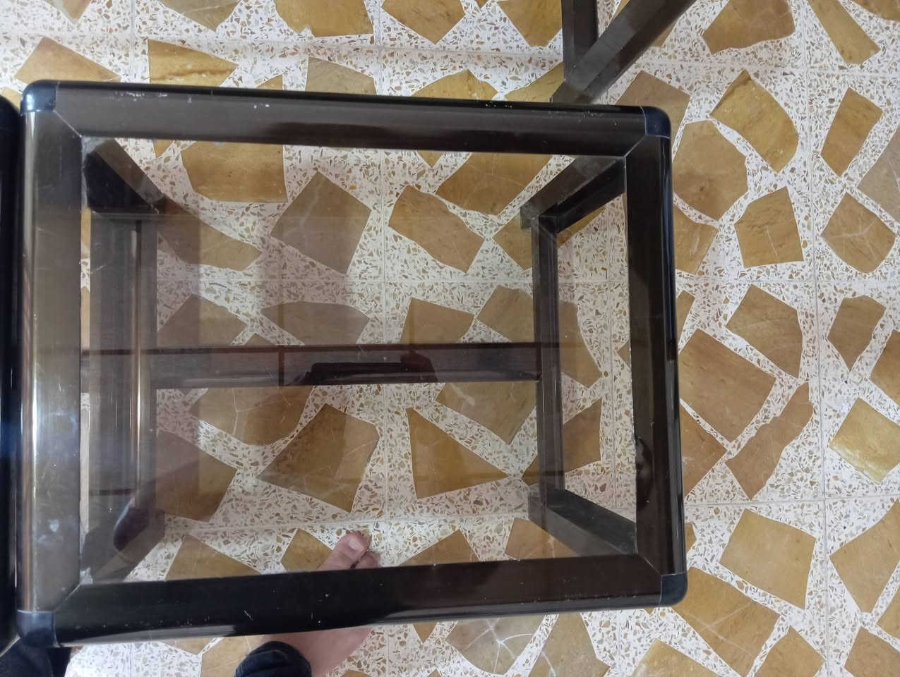 السلام عليكم ميز كبير وطبلات عدد 2  للبيع السعر 30  الاتصال ***********
