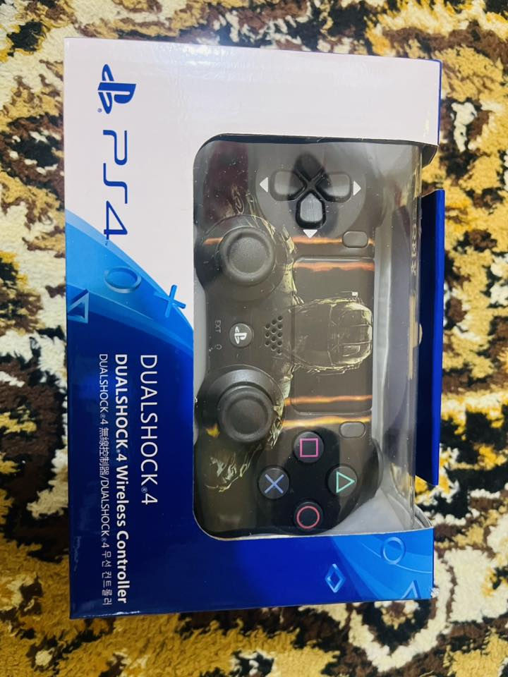السلام عليكم ps4 مهكر مامفتوح تجي ويا 11 لعبه للبيع نظام 11 الجهاز مرتب ونضيف صارله شهر من خذته جديد وكاله لوك ستيكر كل غراضه جدد من الكيبلات وانت صاعد تجي ويا يده جديده لوك مامفتوحه وويدته الاصليه مهكر ياباني تهكير 2025 للبيع ب325 وبي مجال رقمي للاتصال ***********
